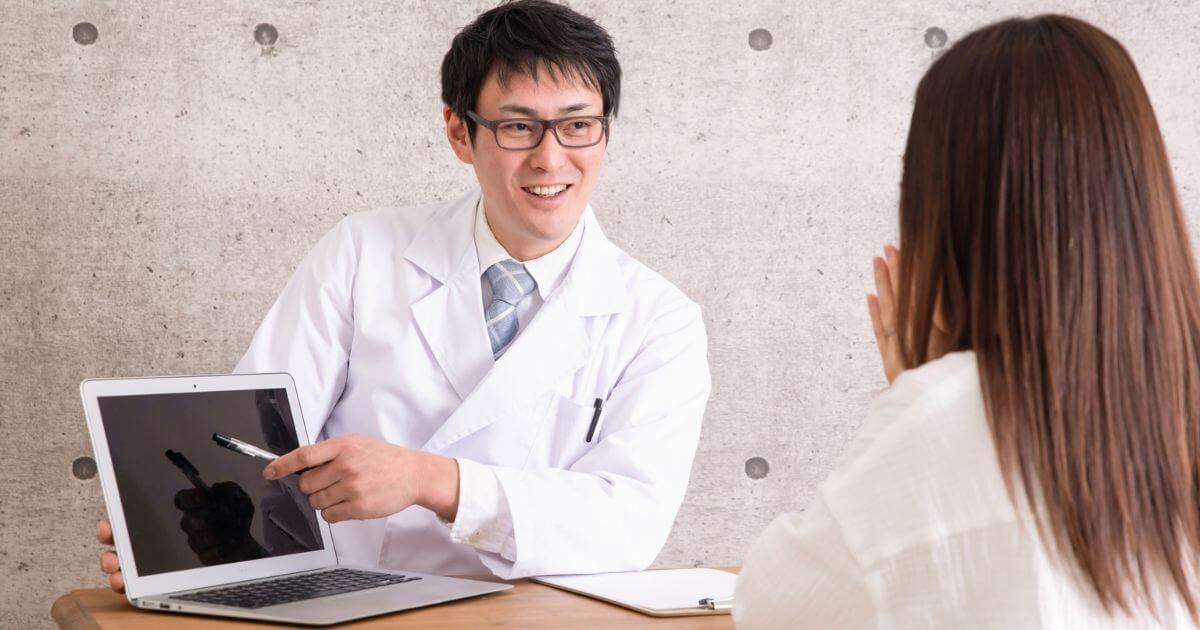 歯科医院での虫歯チェックのイメージ