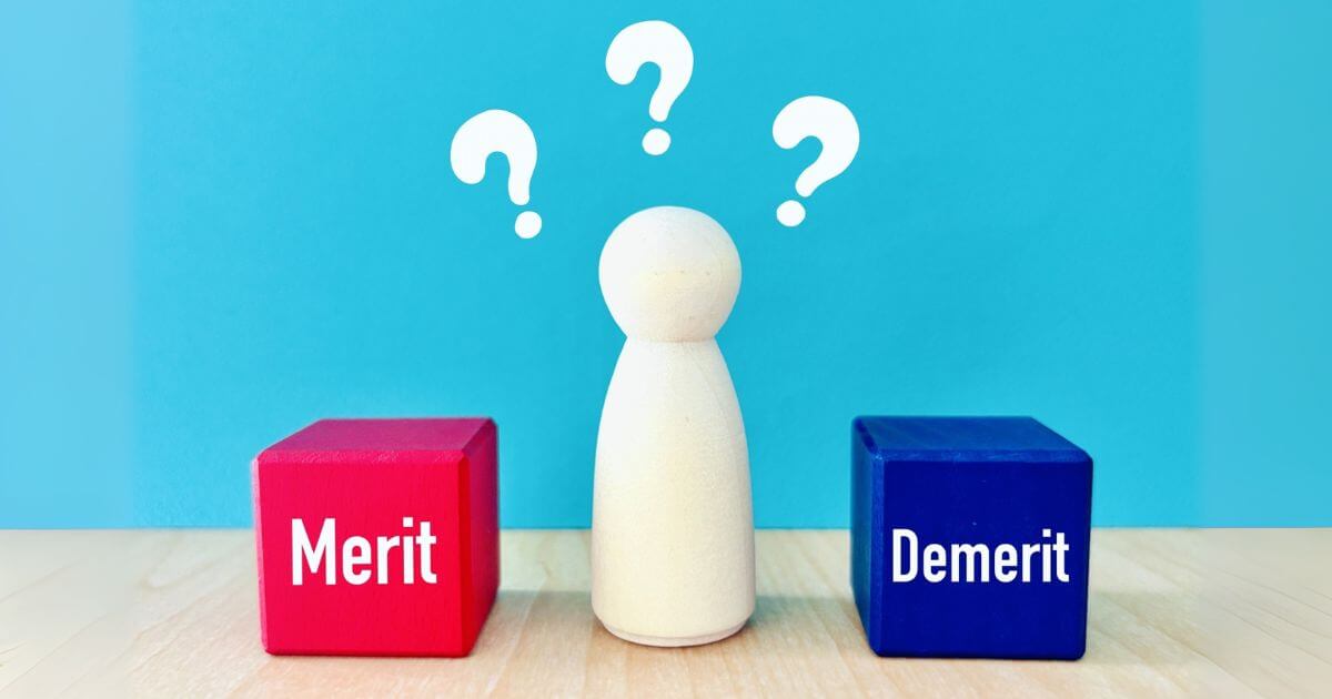 メリットとデメリットを比較して悩むイメージ