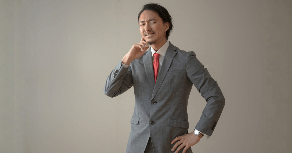 神経を保護する薬の治療後に痛みがどれくらい続くか悩んでいる様子