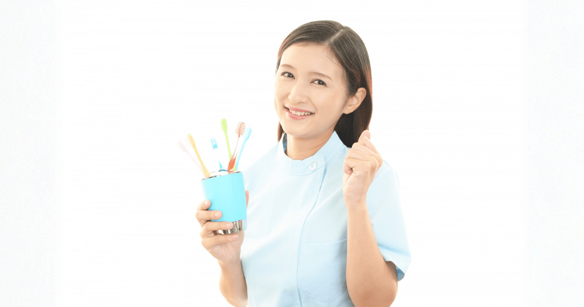 歯科医院に行く前に、奥歯が割れたときの治療費について確認しておきたいポイントを示すイメージ画像