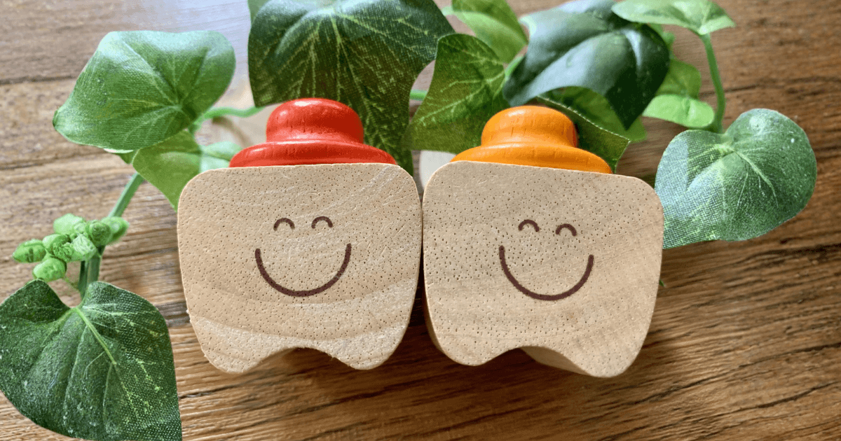 奥歯が割れたときは治療費の目安を知り、早めに歯科医院へ相談することの大切さを表したイメージ画像