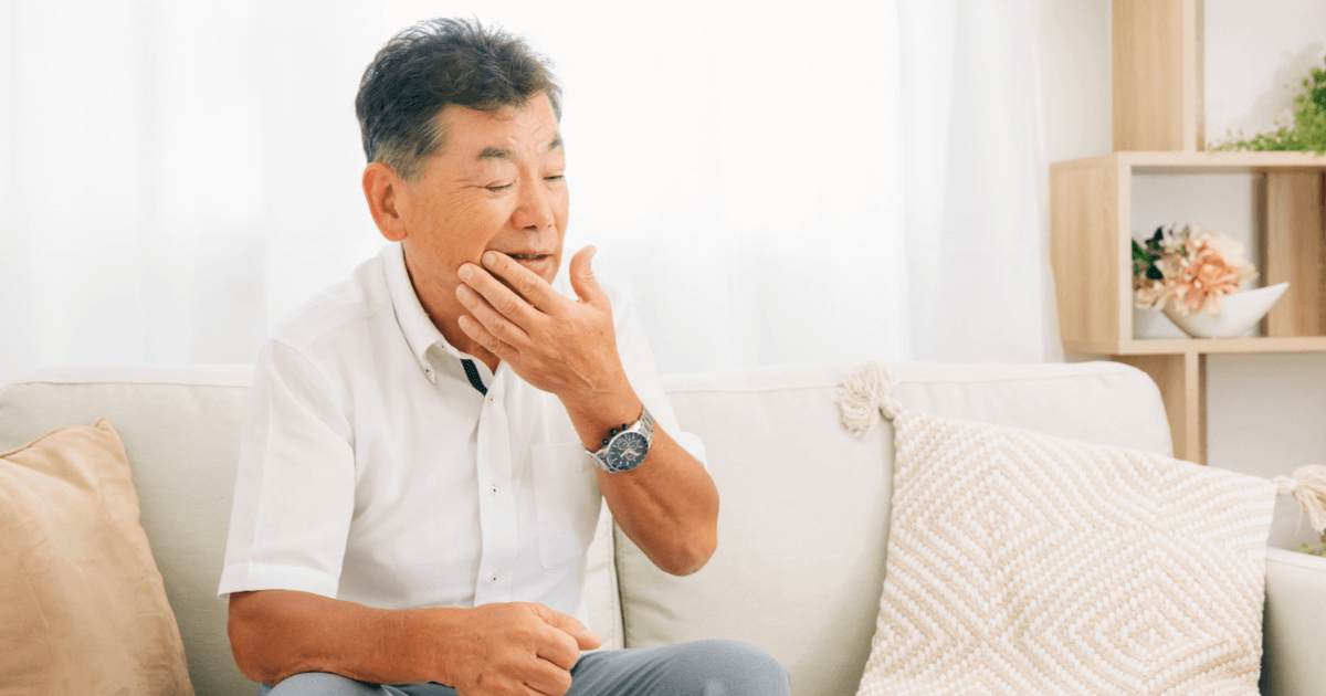 昔の銀歯が痛むときに受診の目安を確認するためのイメージ画像