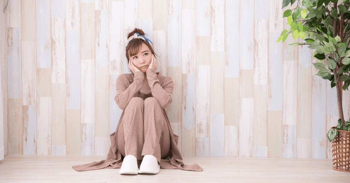親知らずの抜歯後に根っこが残ったと聞き不安に感じている女性