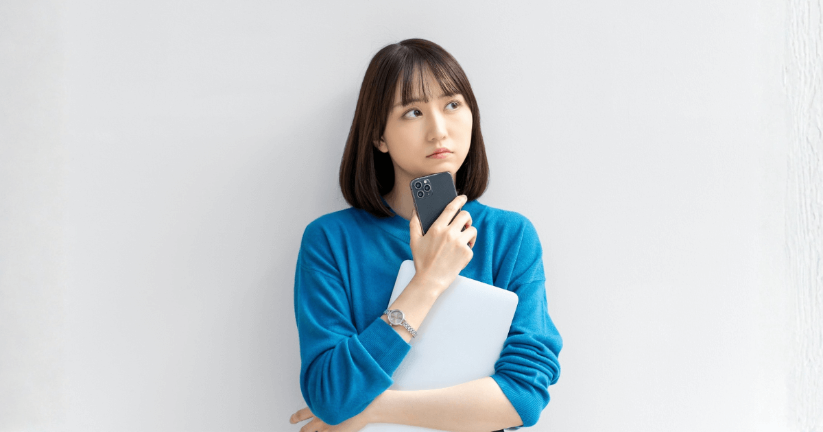 インプラントやセラミックの選択で後悔しやすいポイントを考えるイメージ